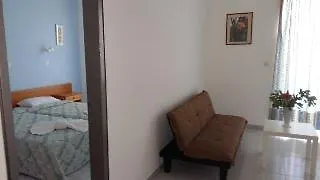 Pyrgos Hotel 2*
